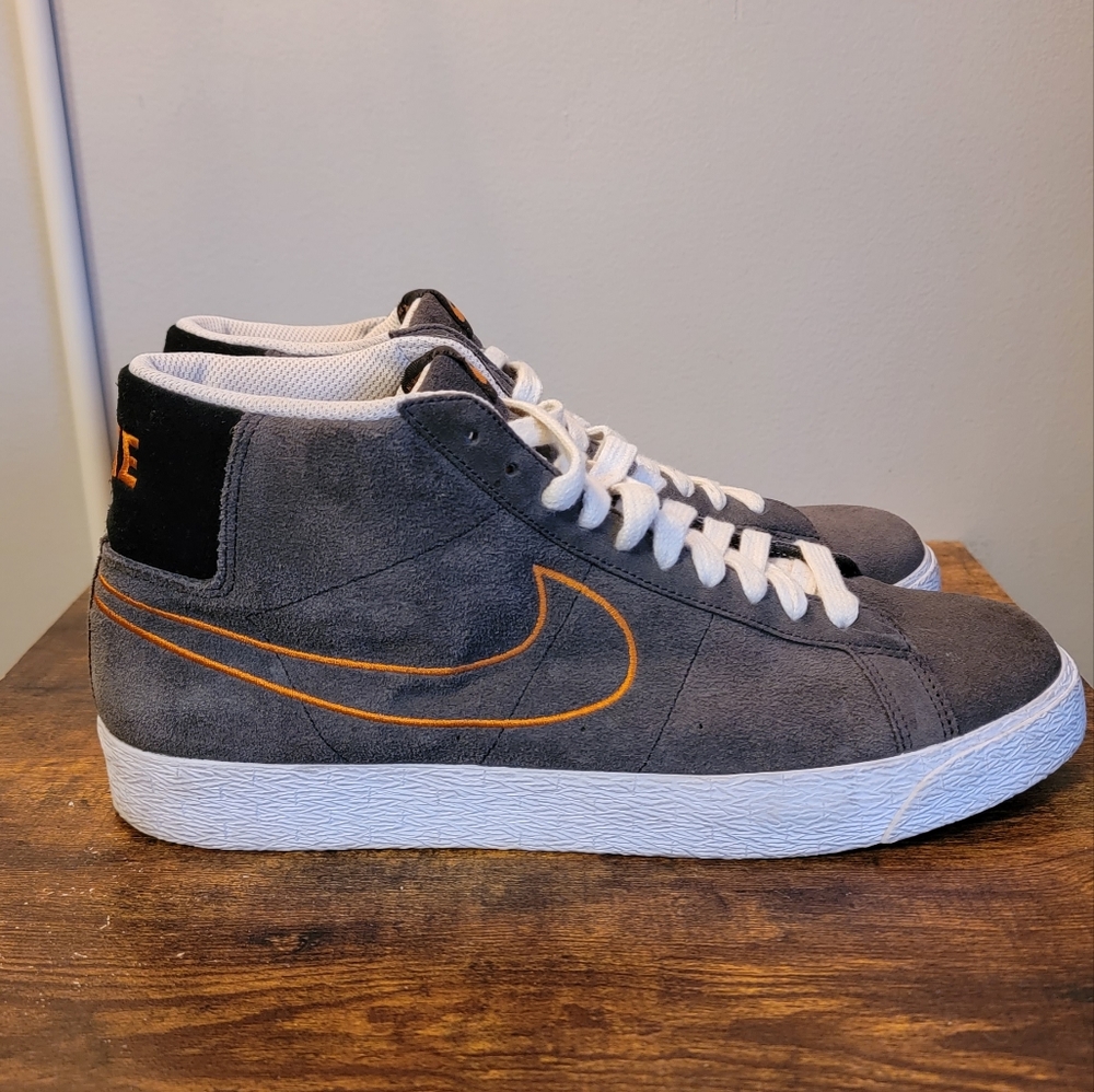 LIKE NEW Nike Suede SB High Tops